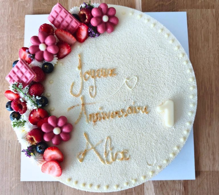Entremet vanille et fruis rouges pour anniversaire et moments entre amis